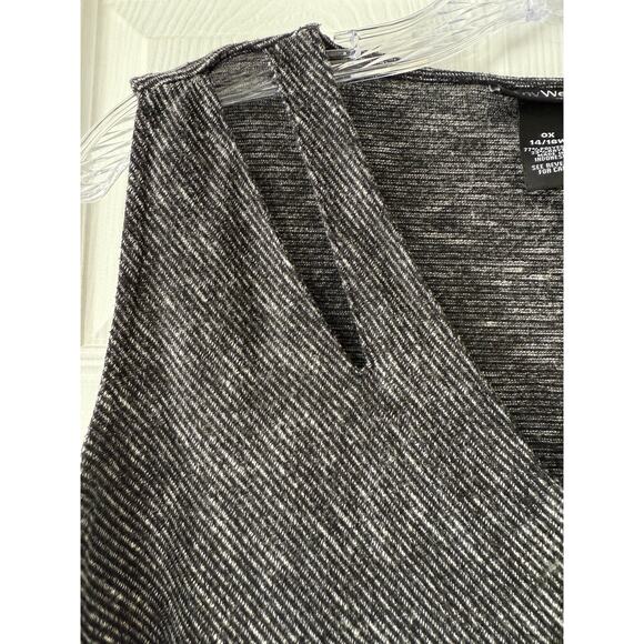 Any Wear By Catherines Women's Cut Out V-Neck Sleeveless Top Size OX 14/16W - Picture 5 of 8